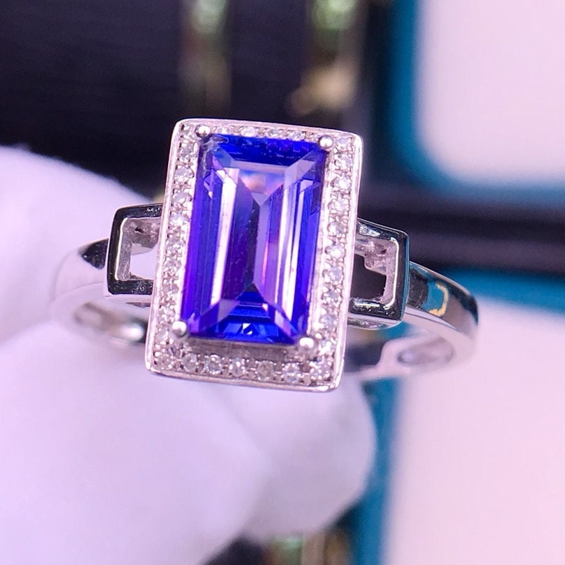 14k Gold 2 Ct Natural Tanzanite & Diamond Ring: Ref:231190017 // gold content:14k gold // ring size:7. 25us // // main gemstone:tanzanite // shape:rectangle // carat weight:2ct // color:blue // treatment:natural // // adjacent gemstone 2 : diamond
