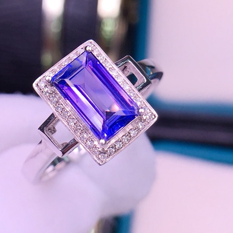 14k Gold 2 Ct Natural Tanzanite & Diamond Ring - 3