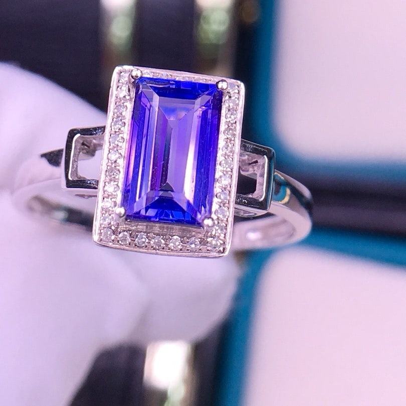 14k Gold 2 Ct Natural Tanzanite & Diamond Ring - 4
