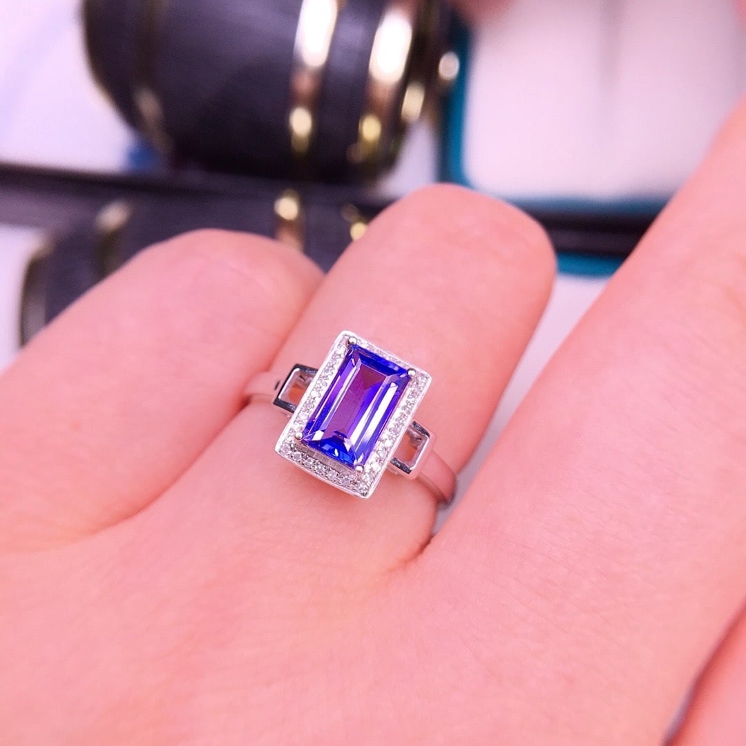 14k Gold 2 Ct Natural Tanzanite & Diamond Ring - 6
