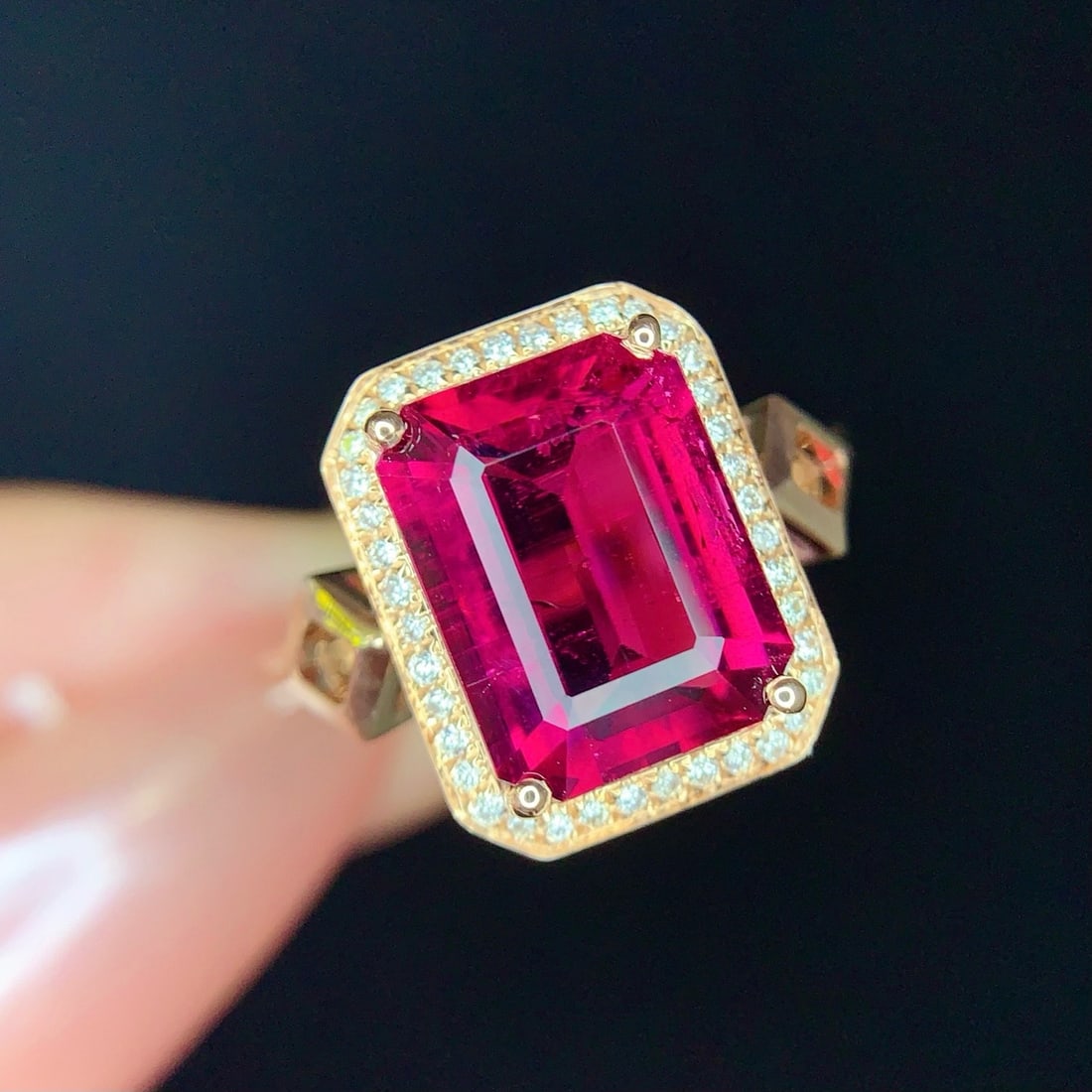 14k Gold 3 Ct Natural Tourmaline & Diamond Ring: Ref:231190020 // gold content:14k gold // ring size:7. 25us // // main gemstone:tourmaline // shape:octagonal // carat weight:3ct // color:red // treatment:natural // // adjacent gemstone 2 : diamond