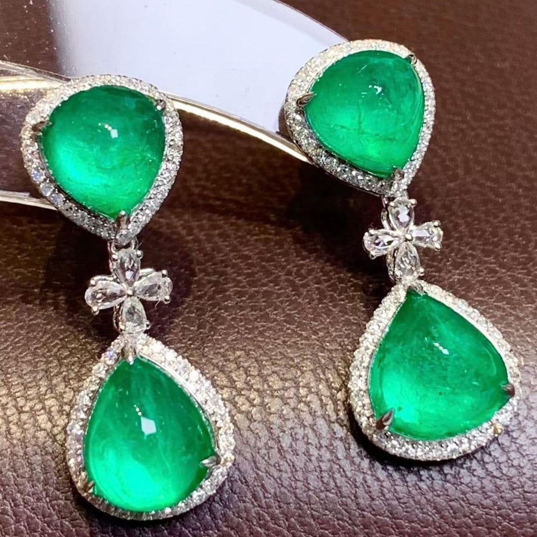 14k Gold 7.3 Ct Natural Emerald & Diamond & Sapphire Earrings: Ref:231190031 // gold content:14k gold // main gemstone:emerald // shape:pear // carat weight:7. 3ct // color:green // treatment:natural // // adjacent gemstone 2 : diamond // shape:round // clarity