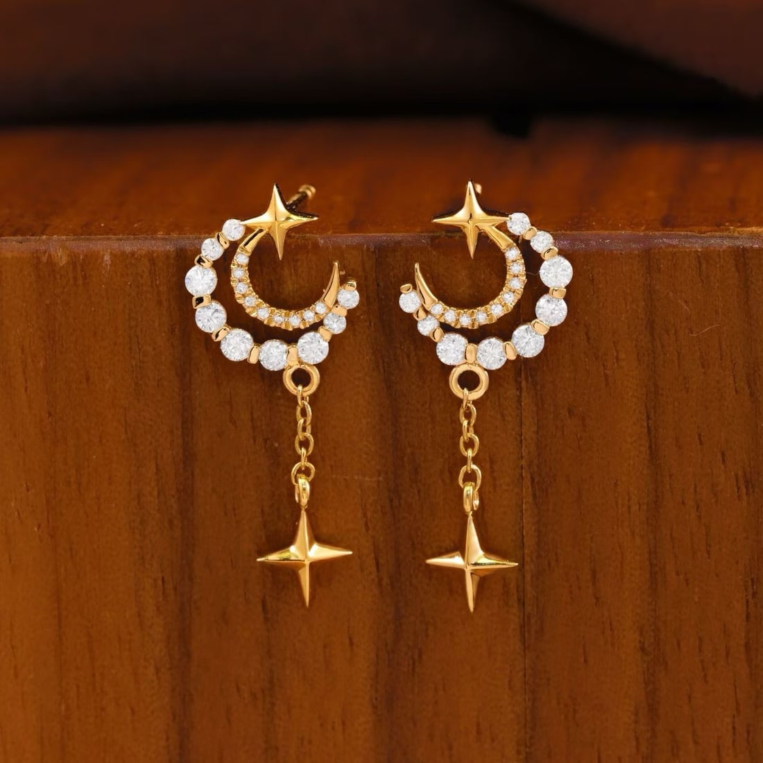 14k Gold 0.5 Ct Natural H Diamond Earrings: Ref:231190045 // gold content:14k gold // main gemstone:diamond // shape:round // carat weight:0. 5ct // clarity grade:vs-si // color:h // treatment:natural // cut grade:g // Condition: New Low Estima