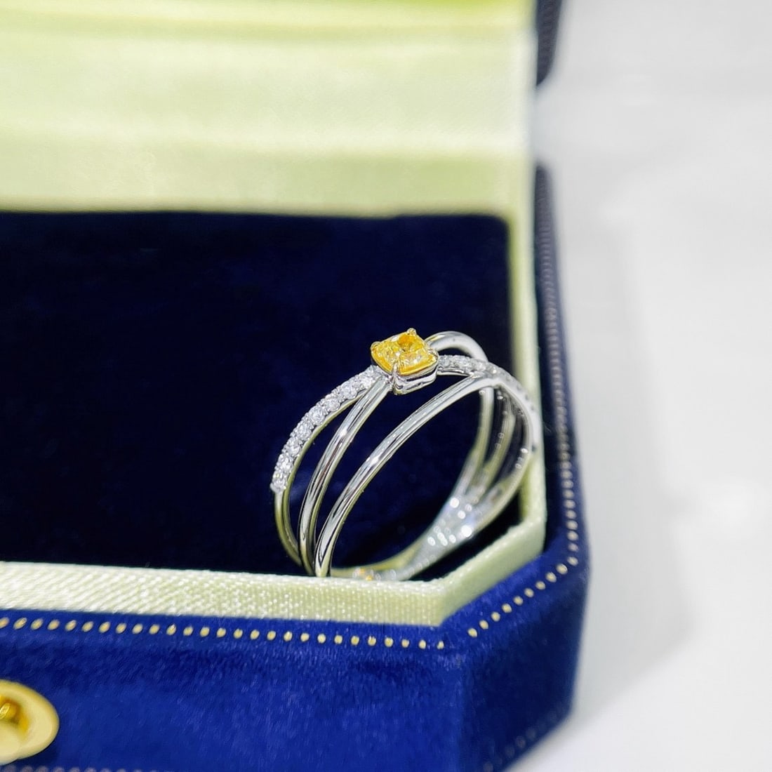 14k Gold 0.32 Ctw Natural Yellow Diamond & Diamond Ring - 4