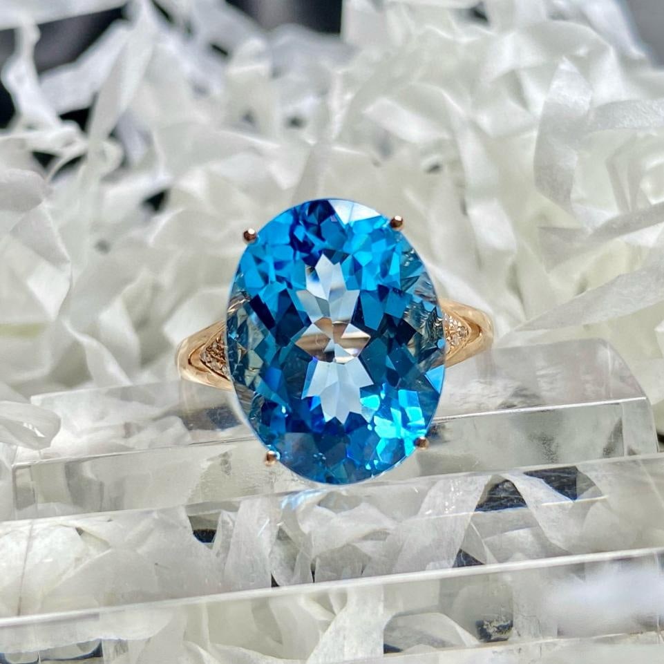 14k Gold 9.25 Ct Natural Topaz & Diamond Ring: Ref:231190052 // gold content:14k gold // ring size:7. 25us // // main gemstone:topaz // shape:oval // carat weight:9. 25ct // color:blue // treatment:natural // // adjacent gemstone 2 : diamond //