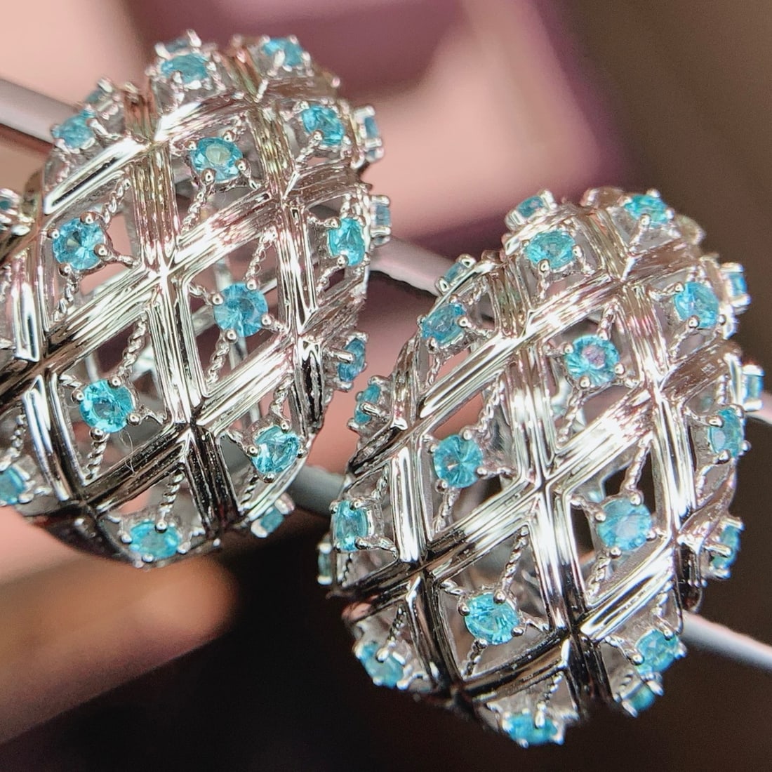 14k Gold 0.69 Ct Natural Paraiba Tourmaline Earrings - 3