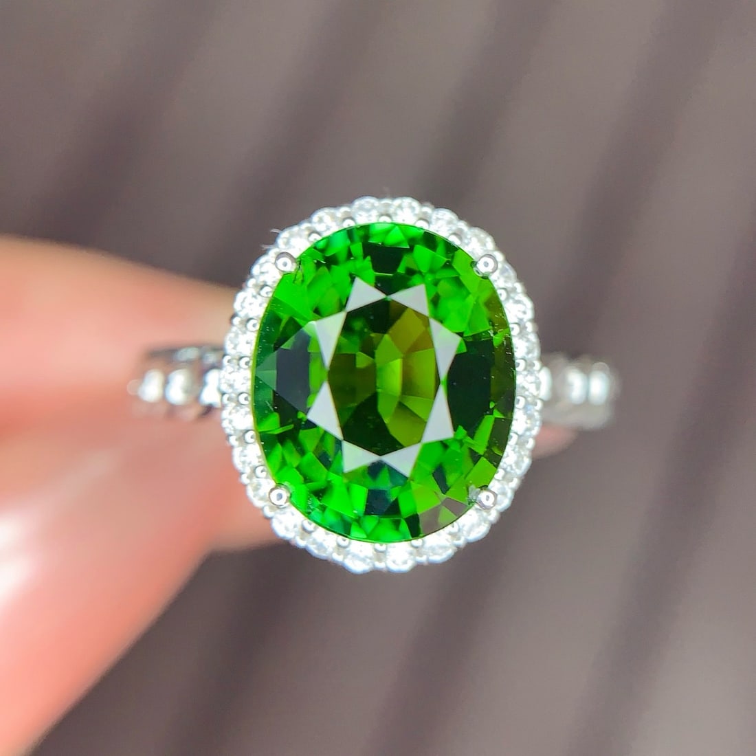 14k Gold 3.5 Ct Natural Tourmaline & Diamond Ring: Ref:231190065 // gold content:14k gold // ring size:7. 25us // // main gemstone:tourmaline // shape:oval // carat weight:3. 5ct // color:green // treatment:natural // // adjacent gemstone 2 : diamond