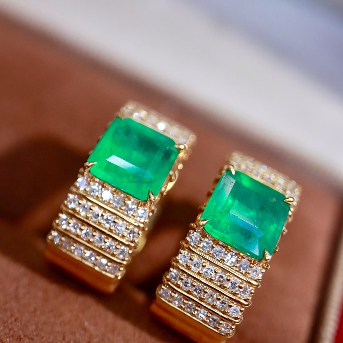 14k Gold 2.82 Ctw Natural Emerald & Diamond Earrings - 4