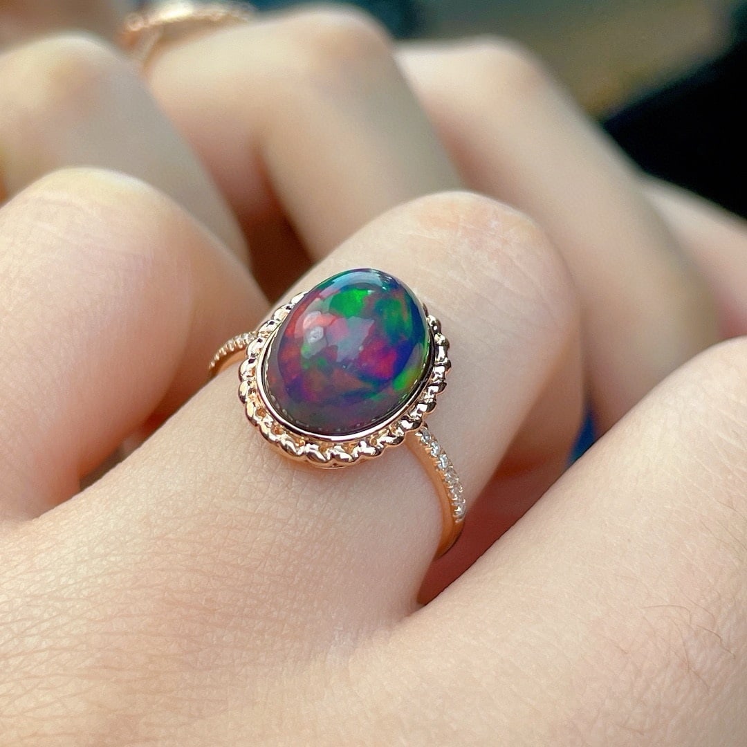 14k Gold 3.9 Ct Natural Opal & Diamond Ring - 4