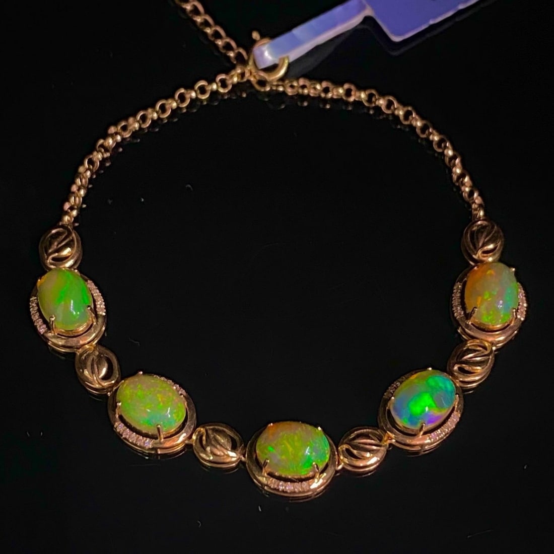 14k Gold 4.05 Ct Natural Opal & Diamond Bracelet: Ref:231190084 // gold content:14k gold // main gemstone:opal // shape:oval // carat weight:4. 05ct // color:color // treatment:natural // // adjacent gemstone 2 : diamond // number of stones:50 // sha