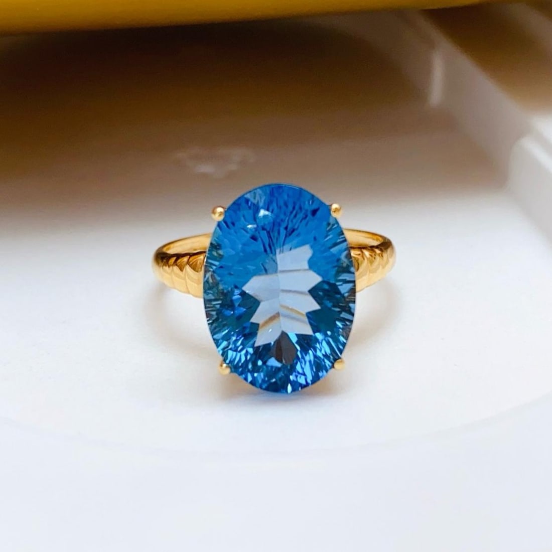 14k Gold 9.30 Ct Natural Topaz & Diamond Ring: Ref:231190097 // gold content:14k gold // ring size:7. 25us // // main gemstone:topaz // shape:oval // carat weight:9. 30ct // color:blue // treatment:natural // // adjacent gemstone 2 : diamond // nu