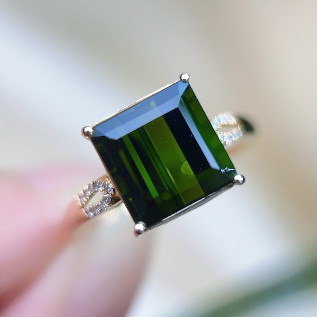 14k Gold 4.65 Ctw Natural Tourmaline & Diamond Ring: Ref:231190104 // gold content:14k gold // ring size:7. 25us // // main gemstone:tourmaline // shape:octagonal // carat weight:4. 6ct // color:green // treatment:natural // // adjacent gemstone 2 :
