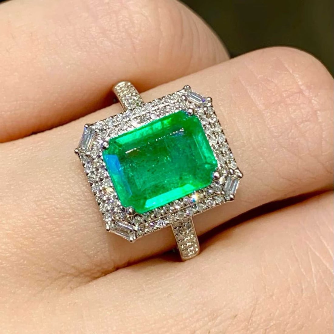 14k Gold 2.3 Ct Natural Emerald & Diamond Ring - 4