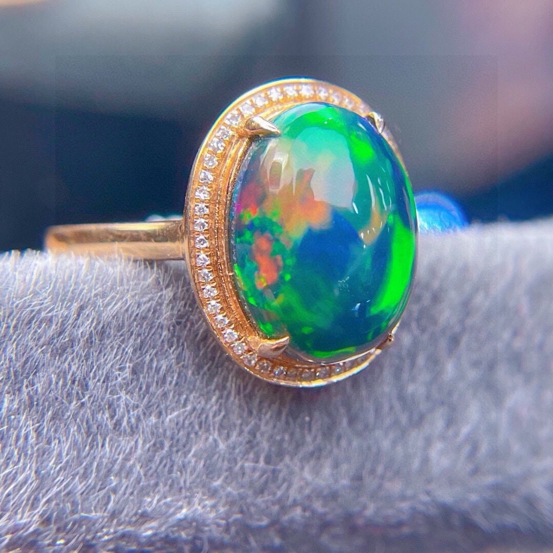 14k Gold 3.1 Ct Natural Opal & Diamond Ring - 4