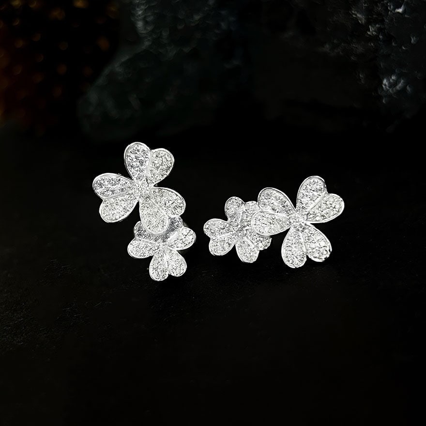 14k Gold 0.4 Ct Natural H Diamond & Flowers Earrings: Ref:231190136 // gold content:14k gold // main gemstone:diamond // shape:round // carat weight:0. 4ct // clarity grade:vs-si // color:h // treatment:natural // cut grade:g // Condition: New Low