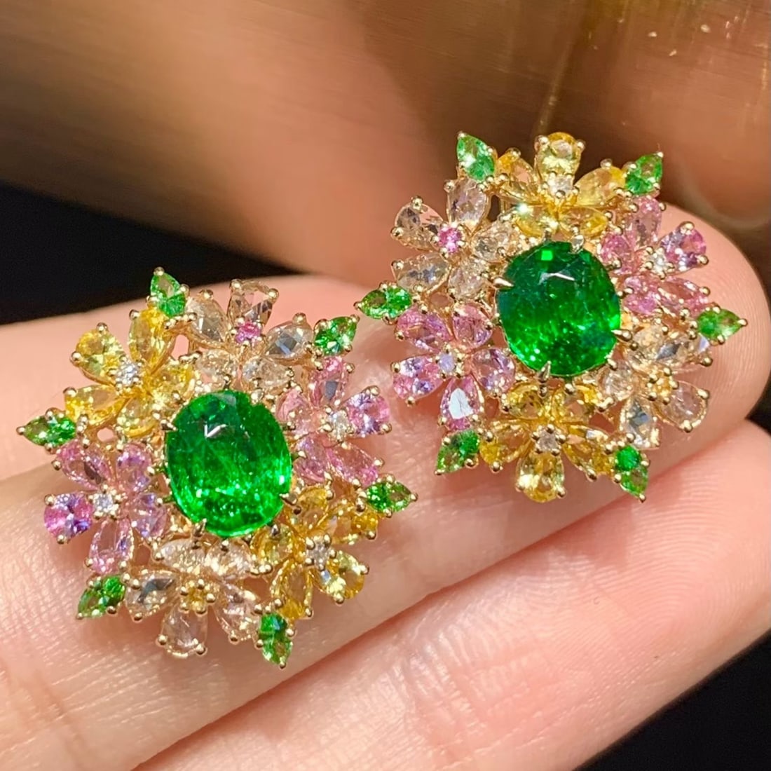 14k Gold 2.8 Ct Natural Tsavorite & Diamond & Coloured Gemstone Earrings: Ref:231190151 // gold content:14k gold // main gemstone:tsavorite // shape:oval // carat weight:2. 8ct // color:green // treatment:natural // // adjacent gemstone 2 : diamond // shape:round //