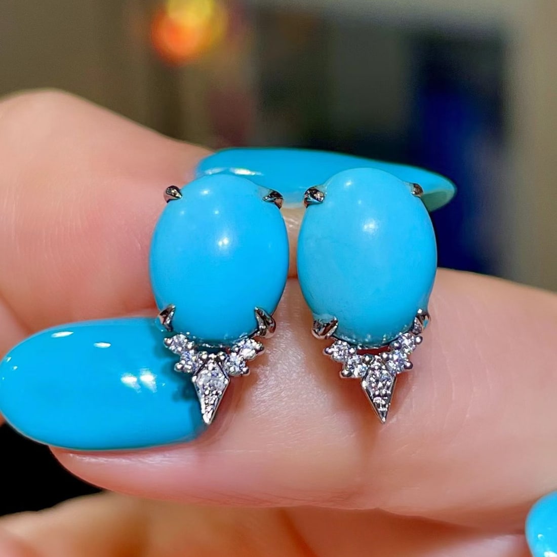 14k Gold 4.59 Ctw Natural Blue Turquoise & Diamond Earrings: Ref:231190153 // gold content:14k gold // main gemstone:blue turquoise // shape:oval // carat weight:4. 5ct // color:blue // treatment:natural // // adjacent gemstone 2 : diamond // shape:round // car