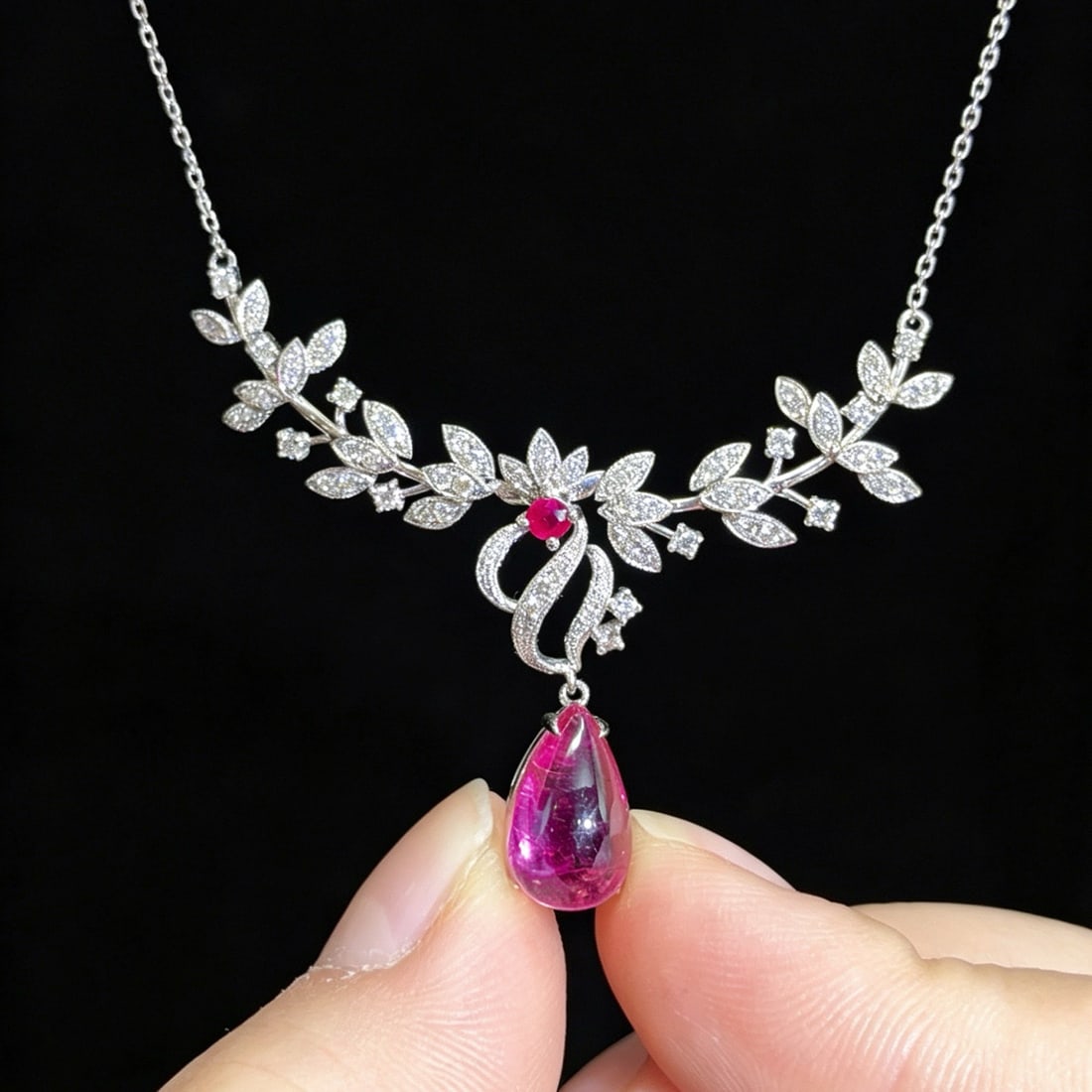 14k Gold 4.24 Ctw Natural Tourmaline & Diamond Necklace: Ref:231190156 // gold content:14k gold // main gemstone:tourmaline // shape:pear // carat weight:3. 69ct // color:pink // treatment:natural // // adjacent gemstone 2 : diamond // shape:round // carat