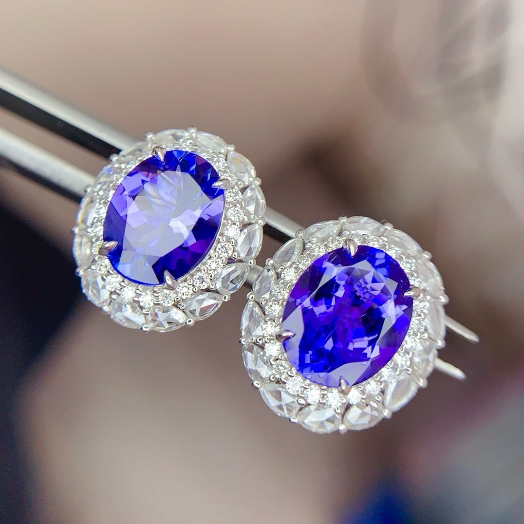 14k Gold 4.5 Ct Natural Tanzanite & Diamond Earrings - 2