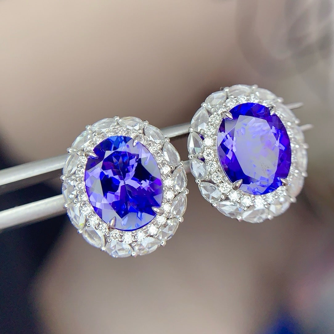 14k Gold 4.5 Ct Natural Tanzanite & Diamond Earrings - 3