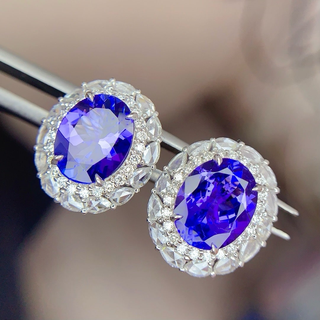 14k Gold 4.5 Ct Natural Tanzanite & Diamond Earrings - 4