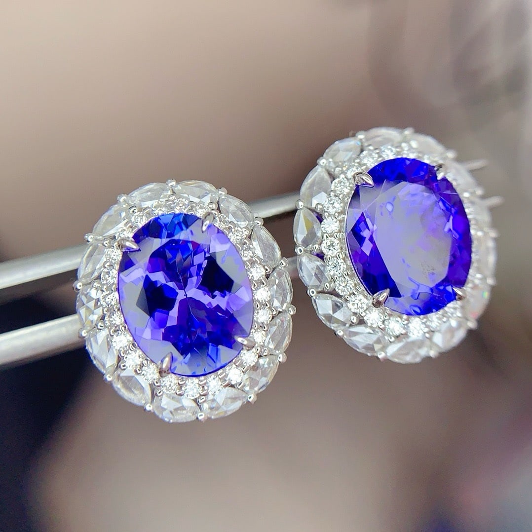 14k Gold 4.5 Ct Natural Tanzanite & Diamond Earrings - 5