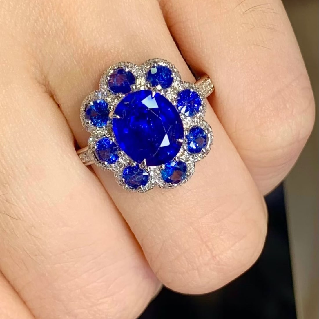 14k Gold 3.68 Ct Vivid Blue Natural Sapphire & Diamond Ring - 3