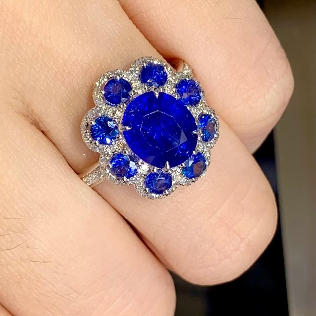 14k Gold 3.68 Ct Vivid Blue Natural Sapphire & Diamond Ring - 4