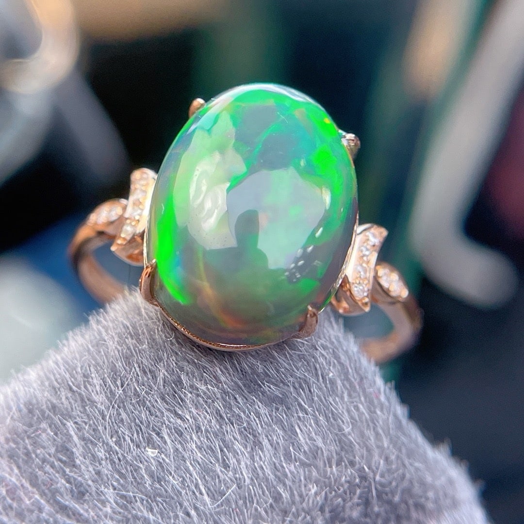 14k Gold 4.40 Ct Natural Opal & Diamond Ring: Ref:231190176 // gold content:14k gold // ring size:7. 25us // // main gemstone:opal // shape:oval // carat weight:4. 40ct // color:color // treatment:natural // // adjacent gemstone 2 : diamond //