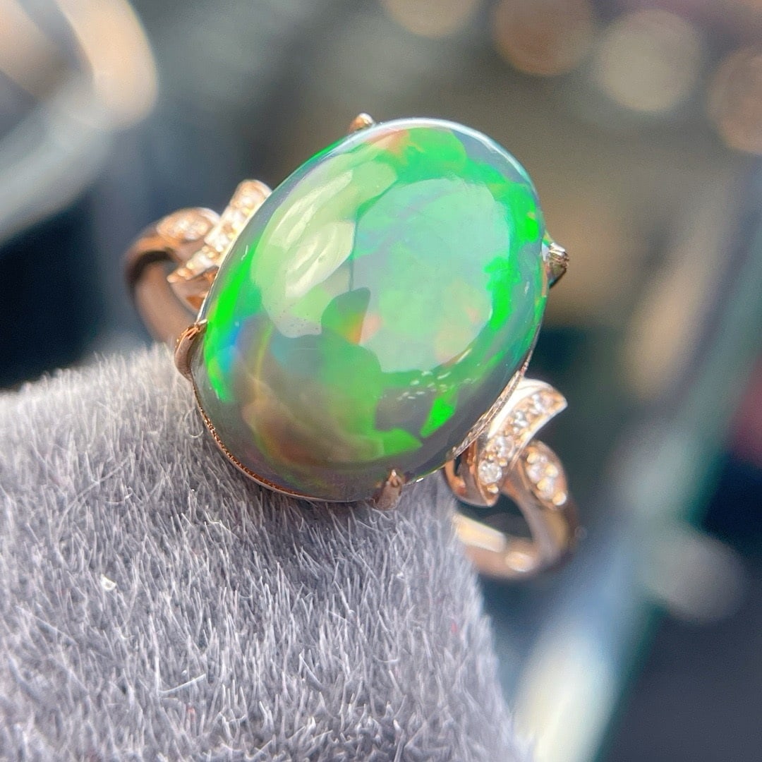 14k Gold 4.40 Ct Natural Opal & Diamond Ring - 3