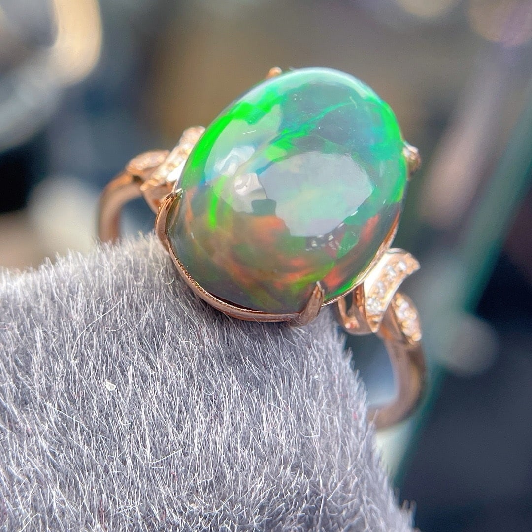 14k Gold 4.40 Ct Natural Opal & Diamond Ring - 5