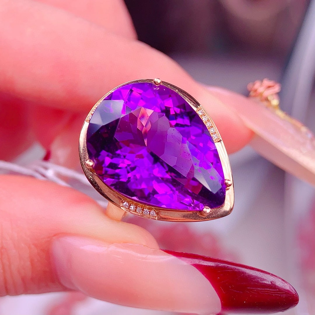 14k Gold 13.5 Ct Natural Amethyst & Diamond Ring: Ref:231190207 // gold content:14k gold // ring size:7. 25us // // main gemstone:amethyst // shape:pear // carat weight:13. 5ct // color:purple // treatment:natural // // adjacent gemstone 2 : diamond