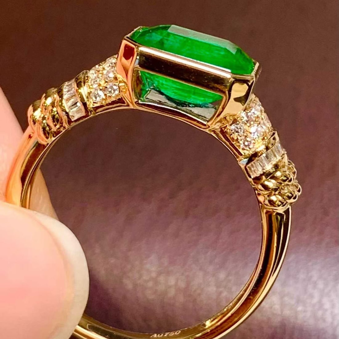 14k Gold 2 Ct Natural Emerald & Diamond Ring - 3