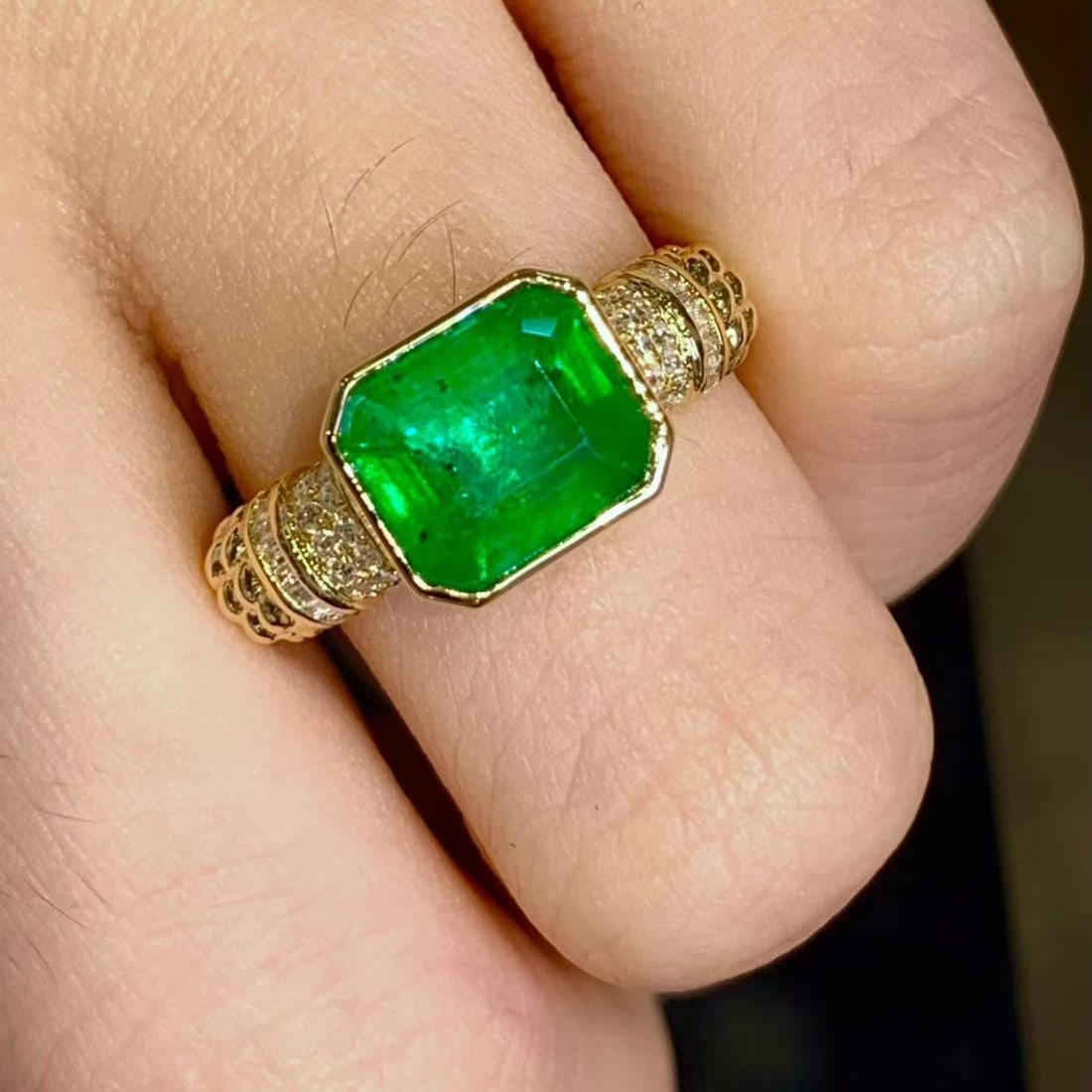 14k Gold 2 Ct Natural Emerald & Diamond Ring - 4