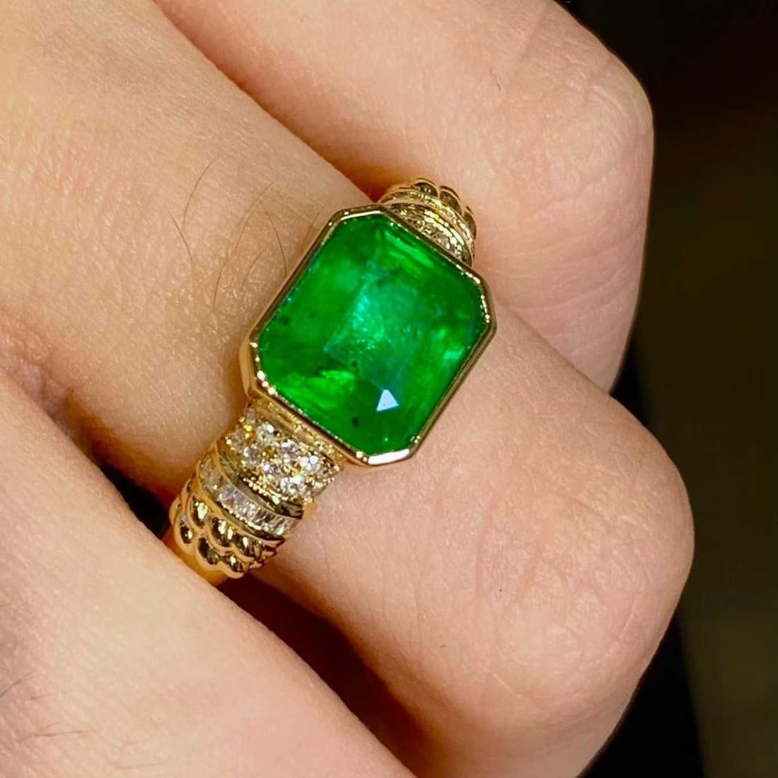 14k Gold 2 Ct Natural Emerald & Diamond Ring - 5