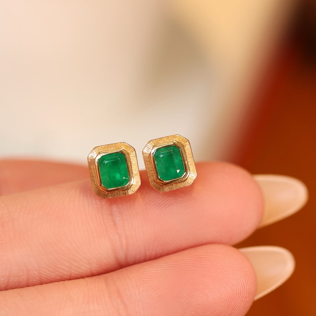 14k Gold 0.87 Ct Natural Emerald Earrings - 2