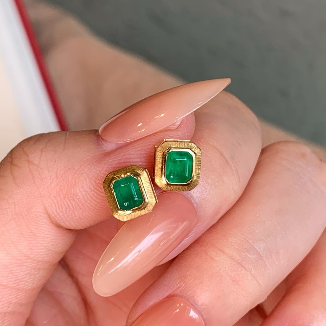 14k Gold 0.87 Ct Natural Emerald Earrings - 5