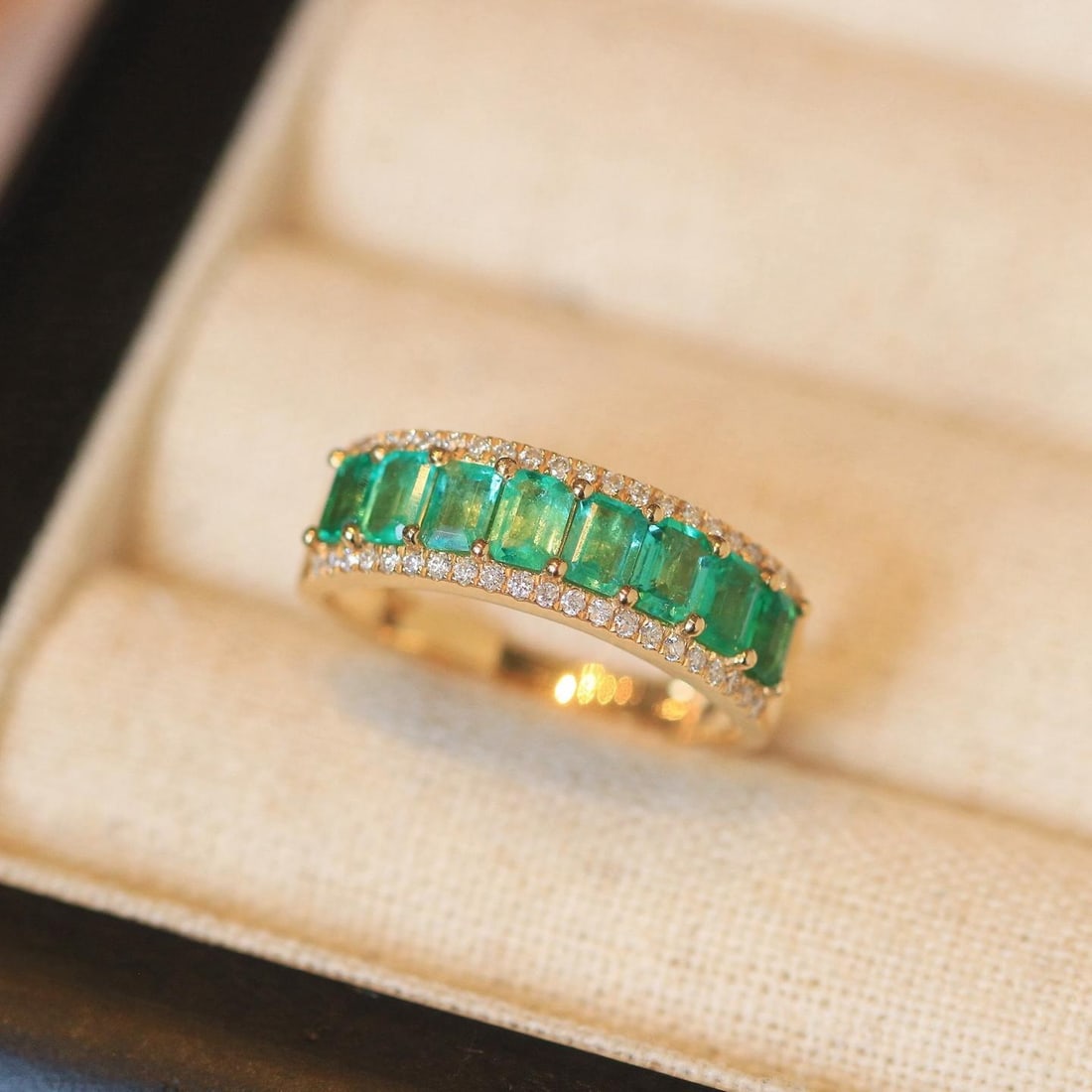 14k Gold 2.04 Ctw Natural Emerald & Diamond Ring: Ref:231190222 // gold content:14k gold // ring size:7. 25us // // main gemstone:emerald // shape:octagonal // carat weight:1. 83ct // color:green // treatment:natural // // adjacent gemstone 2 :