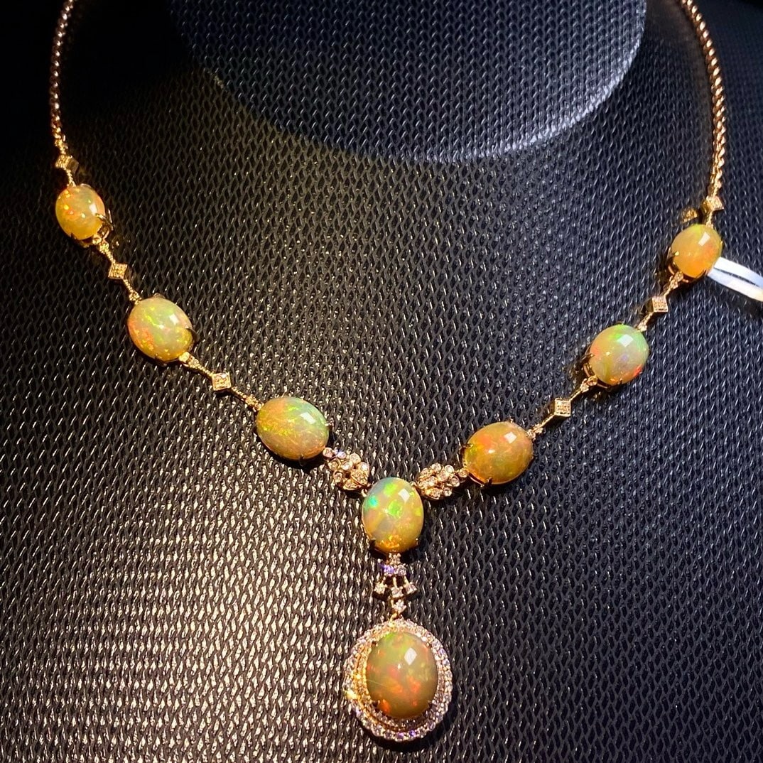 14k Gold 13.12 Ct Natural Opal & Diamond Necklace: Ref:231190225 // gold content:14k gold // main gemstone:opal // shape:oval // carat weight:13. 12ct // color:color // treatment:natural // // adjacent gemstone 2 : diamond // number of stones:181 //