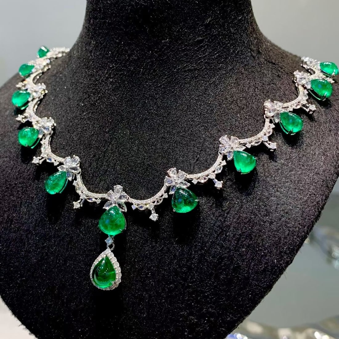 14k Gold 10.02 Ct Natural Emerald & Diamond & Sapphire Necklace - 2