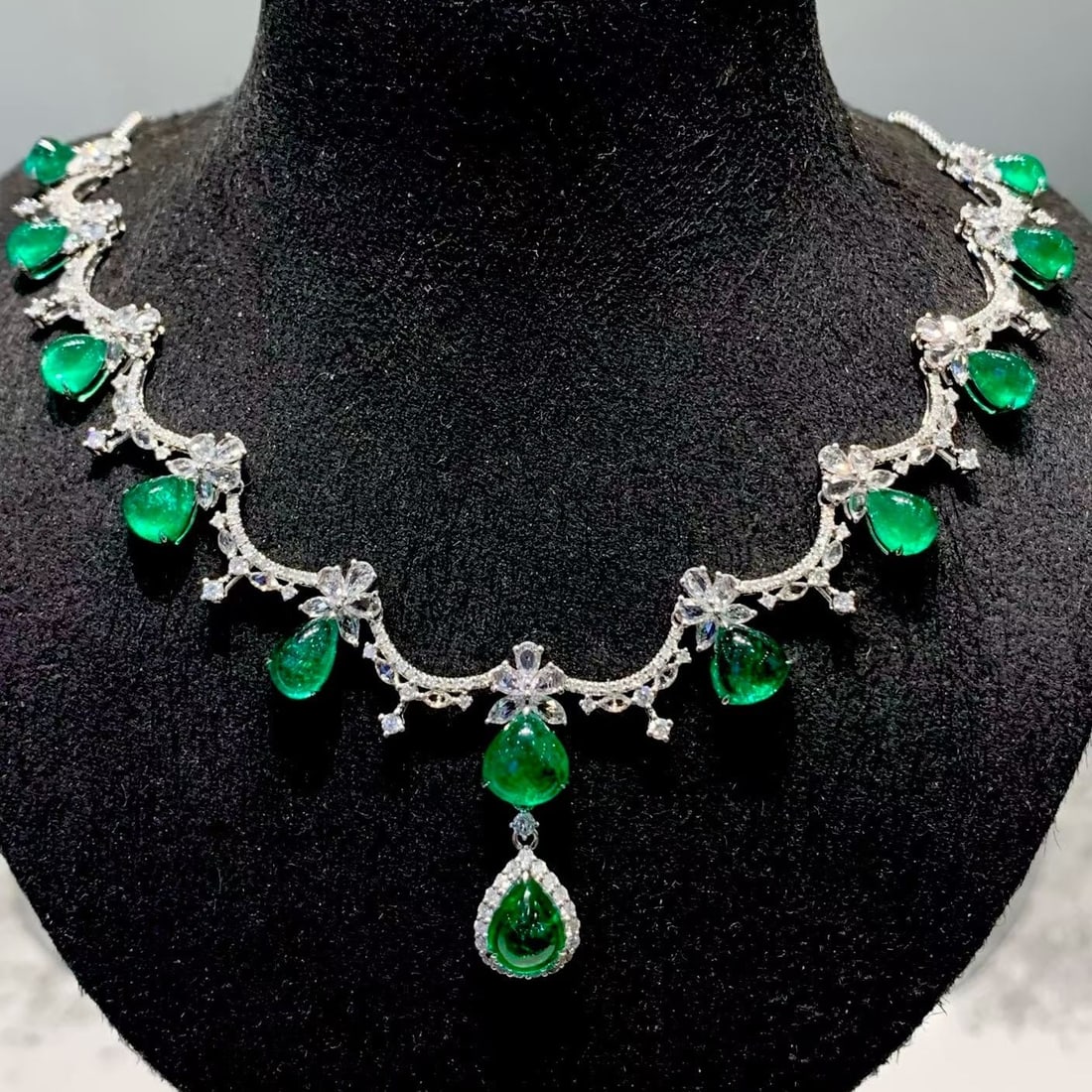 14k Gold 10.02 Ct Natural Emerald & Diamond & Sapphire Necklace - 3