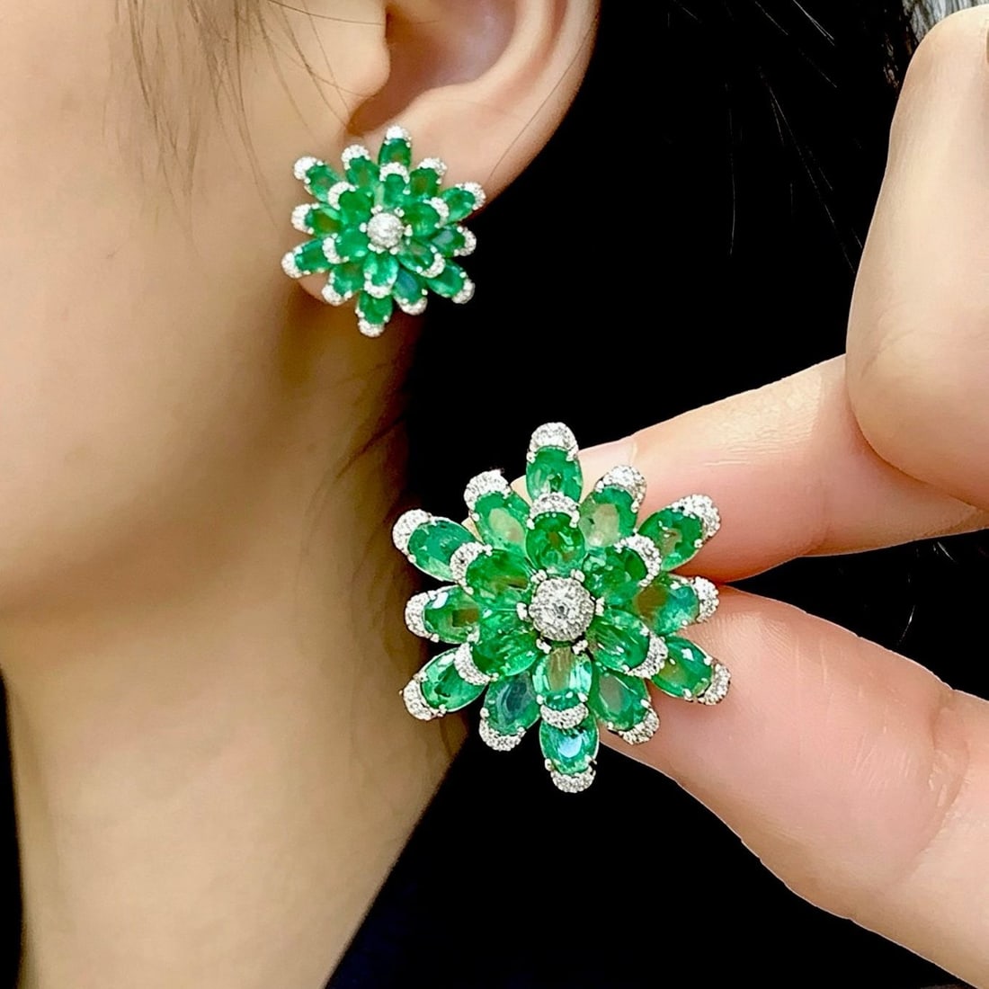 14k Gold 8 Ct Natural Emerald & Diamond & Flowers Earrings - 4
