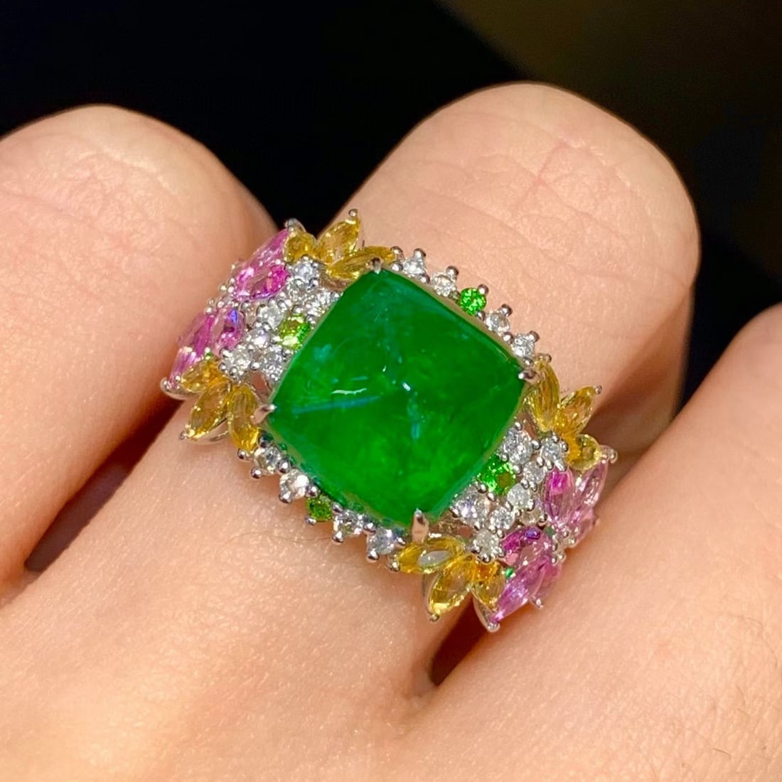 14k Gold 4.53 Ct Natural Emerald & Diamond & Coloured Gemstone Ring: Ref:231190236 // gold content:14k gold // ring size:7. 25us // // main gemstone:emerald // shape:sugar-loaf // carat weight:4. 53ct // color:green // treatment:natural // // adjacent gemstone 2 :