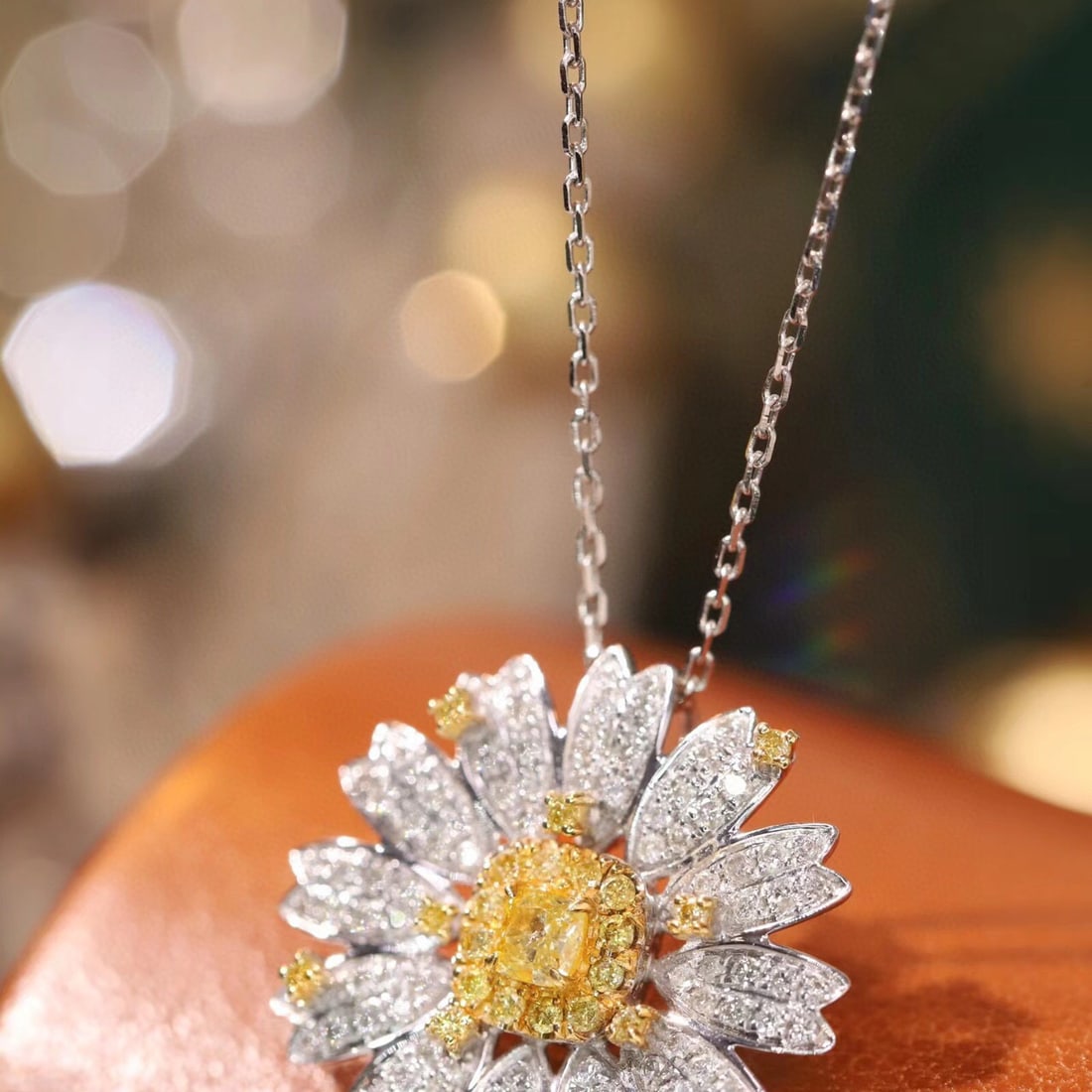 14k Gold 0.70 Ct Natural Color Diamond & Flowers Necklace - 5
