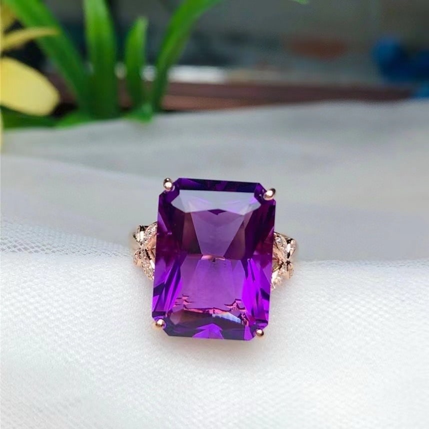 14k Gold 9.05 Ct Natural Amethyst & Diamond Ring: Ref:231190259 // gold content:14k gold // ring size:7. 25us // // main gemstone:amethyst // shape:octagonal // carat weight:9. 05ct // color:purple // treatment:natural // // adjacent gemstone 2 :