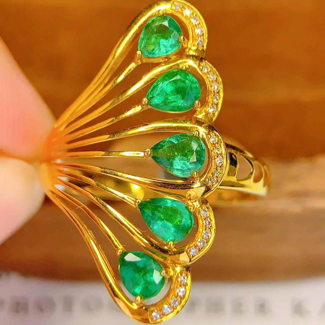 14k Gold 1.8 Ct Natural Emerald & Diamond Ring - 2