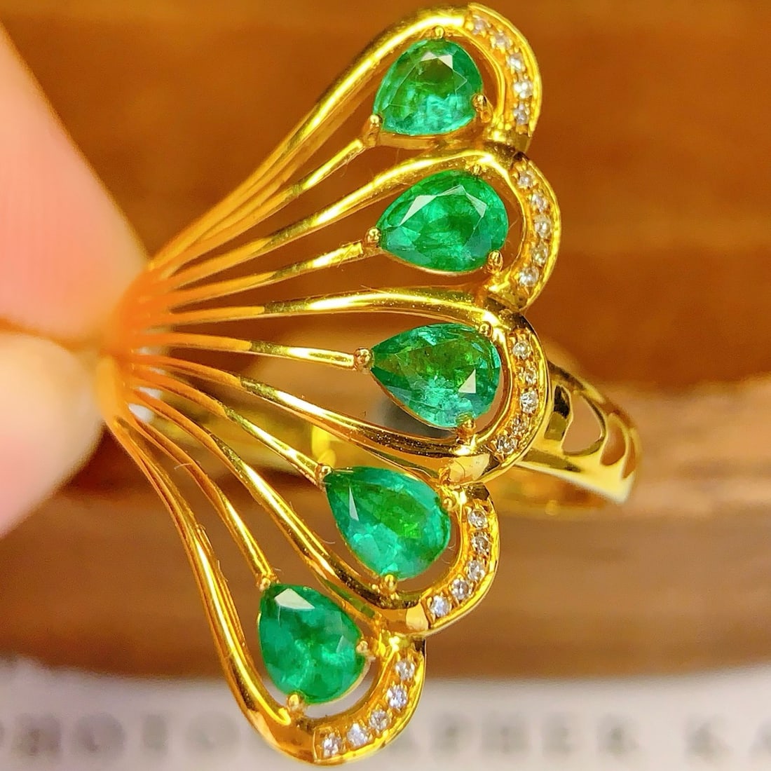 14k Gold 1.8 Ct Natural Emerald & Diamond Ring - 3