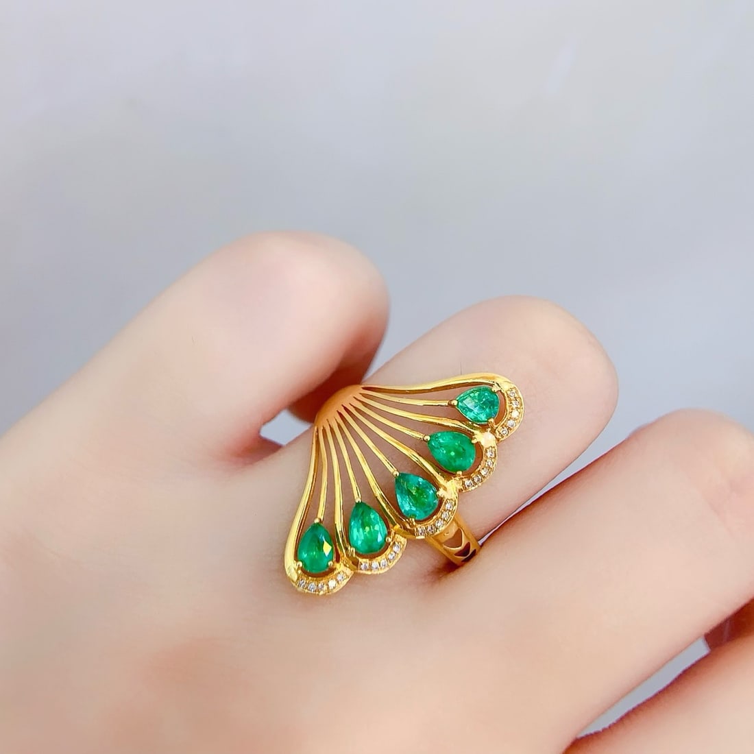 14k Gold 1.8 Ct Natural Emerald & Diamond Ring - 6
