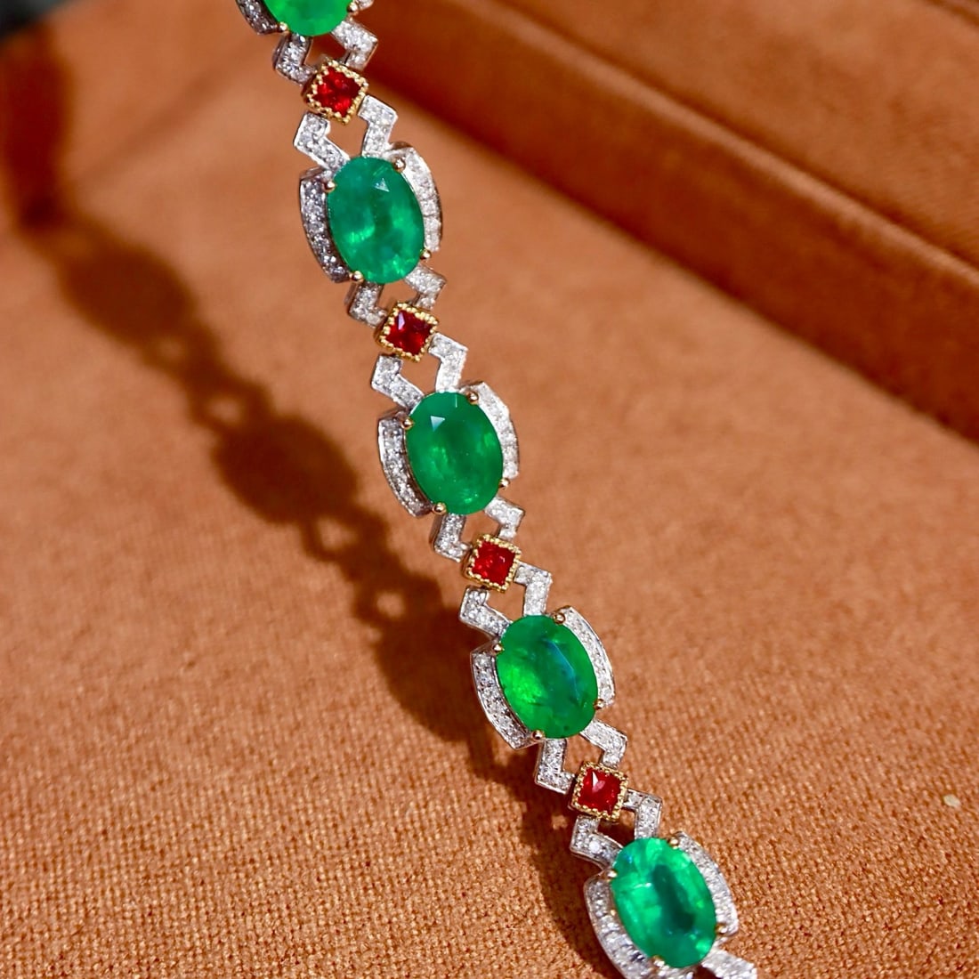 14k Gold 9.82 Ctw Natural Emerald & Diamond Bracelet - 4