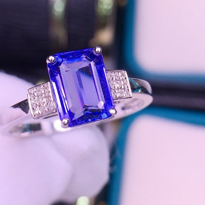 14k Gold 2.5 Ct Natural Tanzanite & Diamond Ring - 6